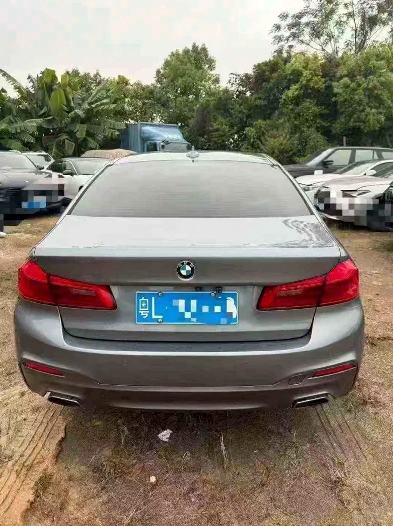 宝马5系 后面外观一
