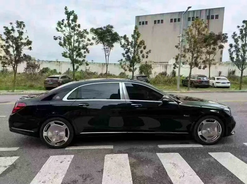 奔驰S 正面外观三