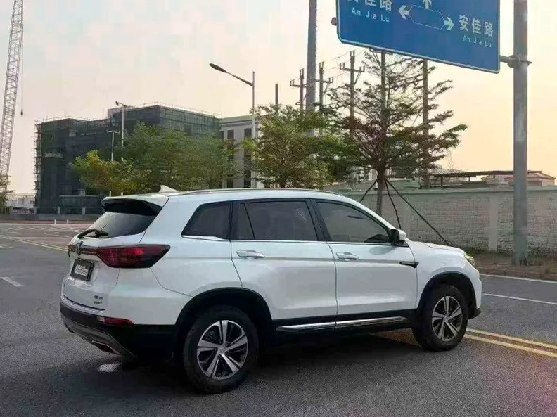 长安汽车CS75 后面外观一