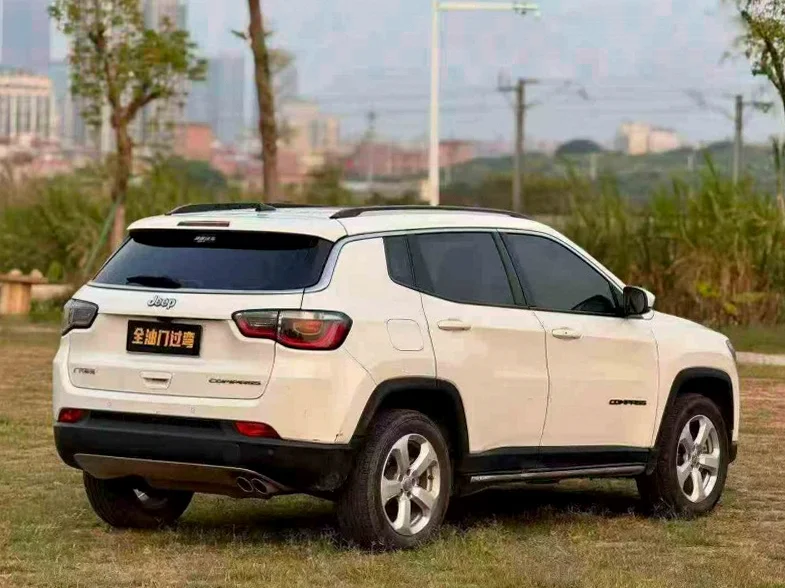 Jeep指南者 内饰前排
