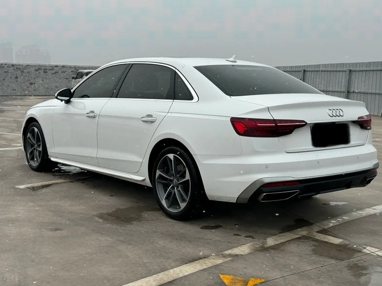 奥迪A4L 后面外观三
