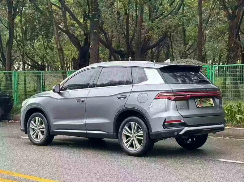 比亚迪宋 后面外观一