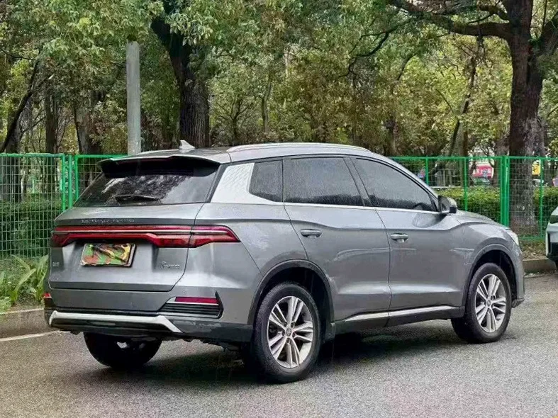 比亚迪宋 后面外观三