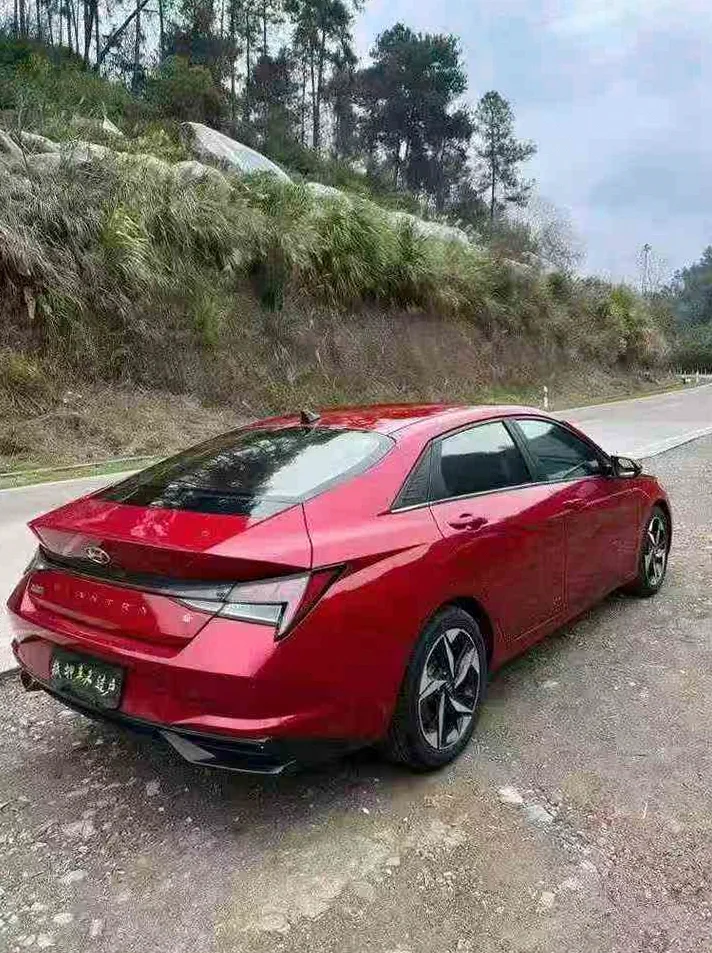 现代伊兰特 驾驶室