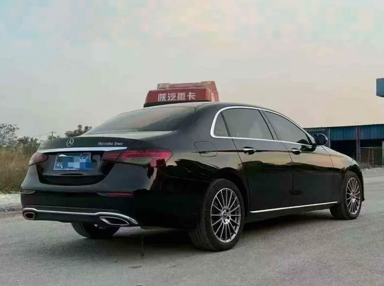 奔驰E 内饰前排
