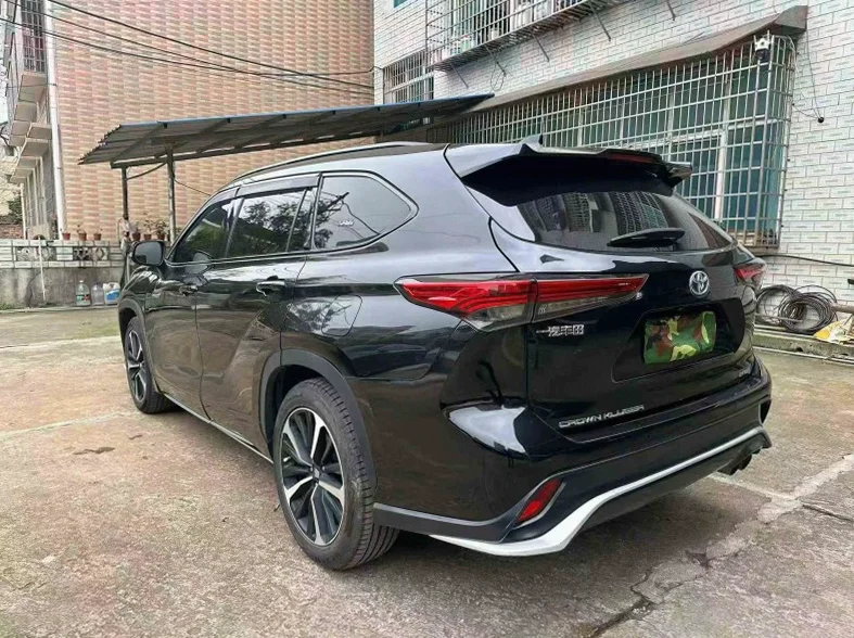 丰田皇冠 后面外观三