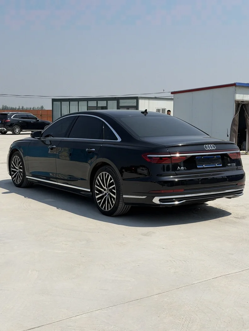 奥迪A8L 驾驶室