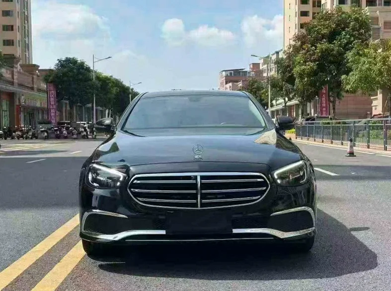 23年奔驰E300豪华立标
