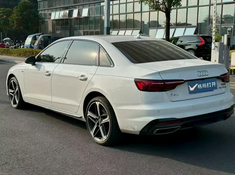 奥迪A4L 驾驶室