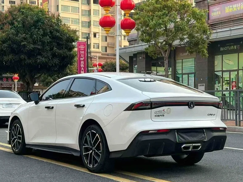 长安汽车UNI 正面外观三