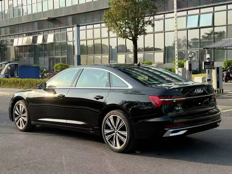 奥迪A6L 后面外观一