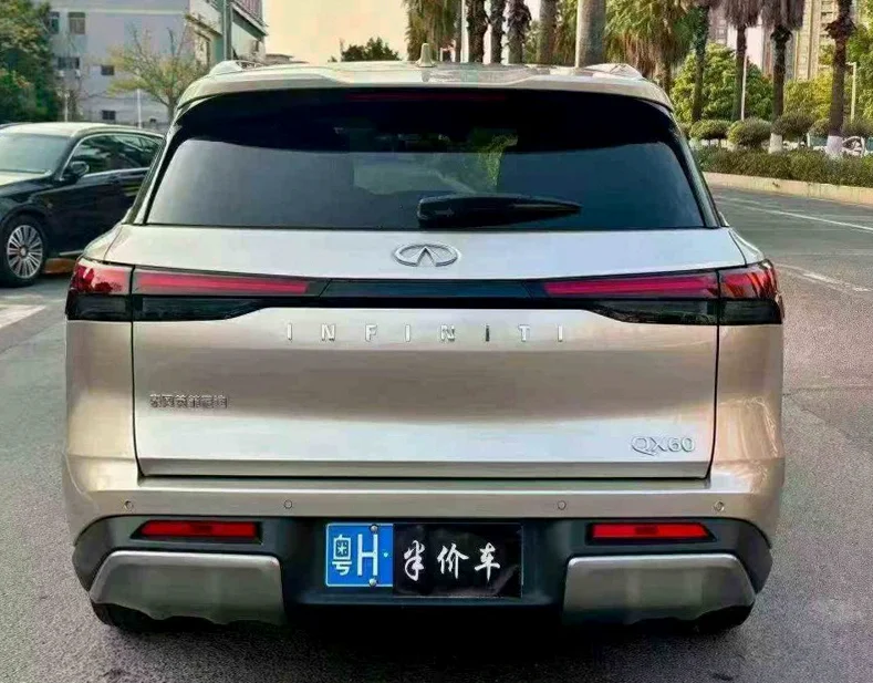 英菲尼迪QX50 驾驶室