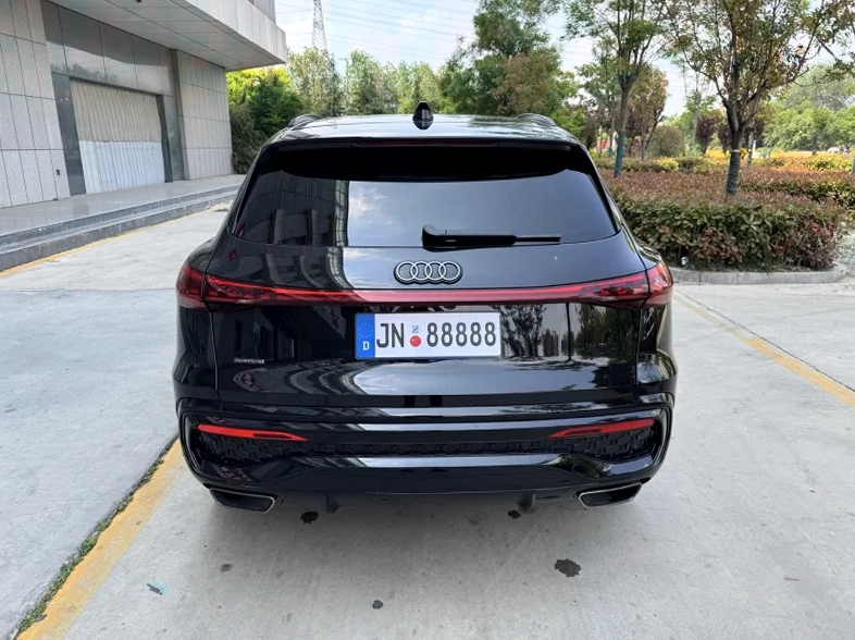 奥迪Q5 驾驶室