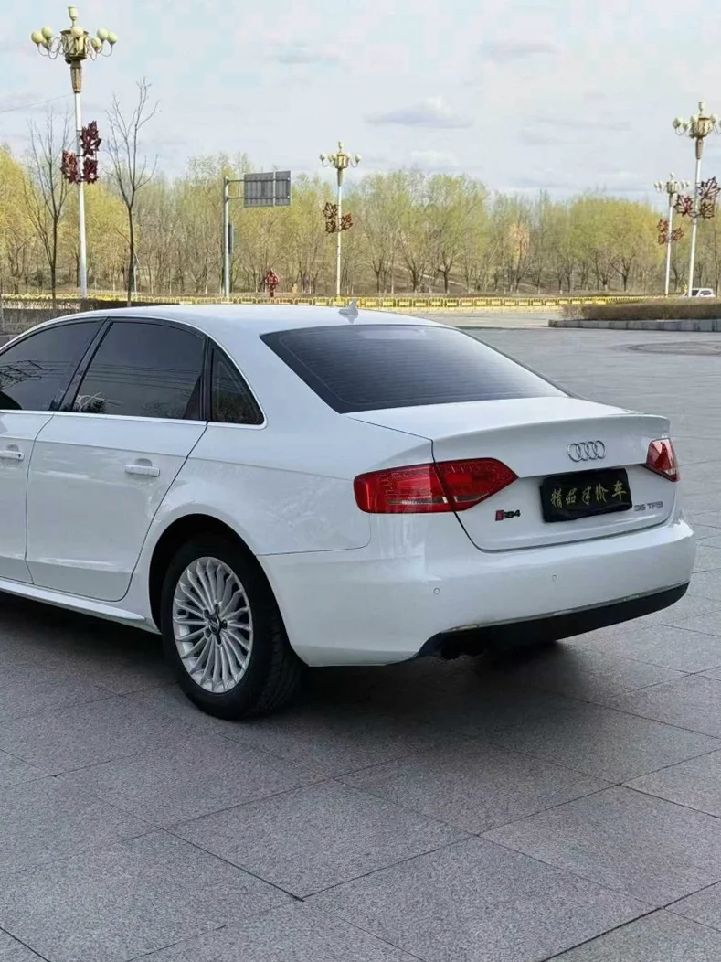 奥迪A4L 后面外观三