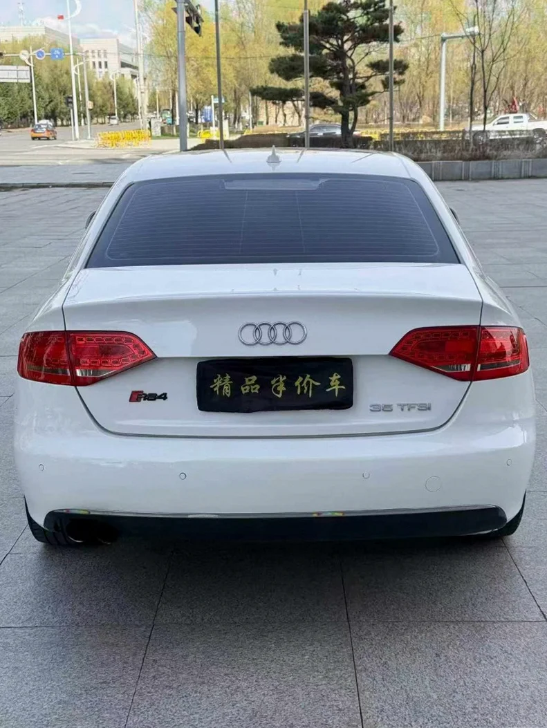 奥迪A4L 后面外观二