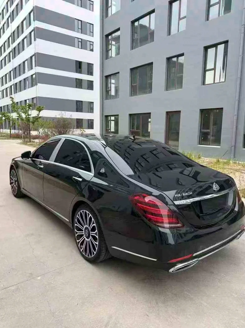 奔驰S 后面外观三