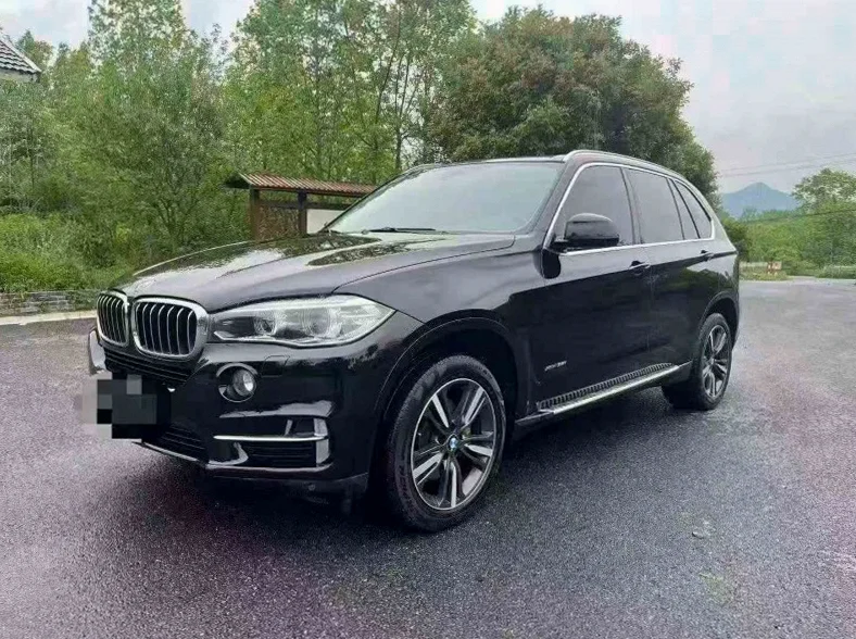 宝马X5 正面外观三