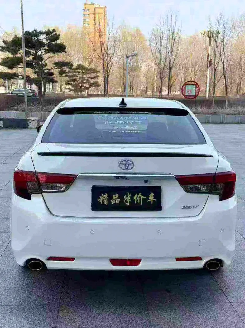 丰田锐志 正面外观三