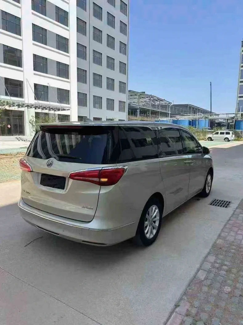 别克GL8 驾驶室