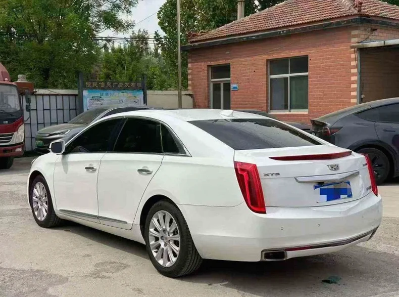 凯迪拉克XTS 后面外观一