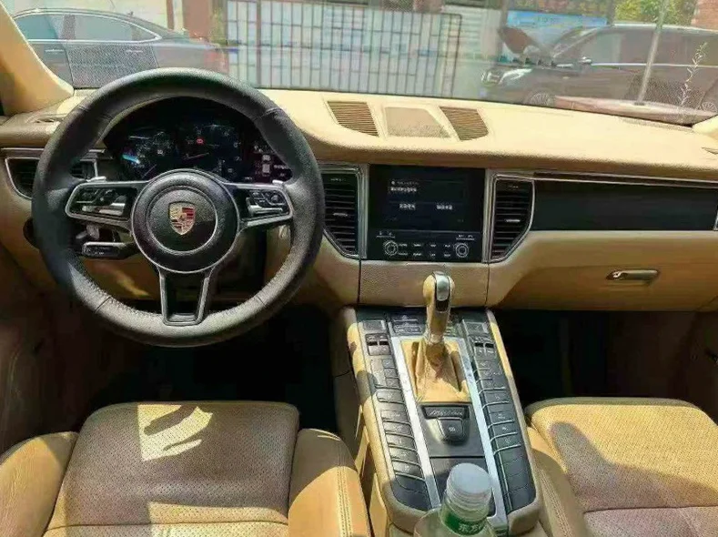 保时捷Macan 后面外观二