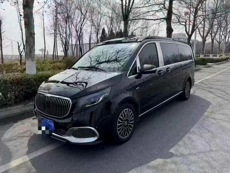 奔驰V 正面外观三