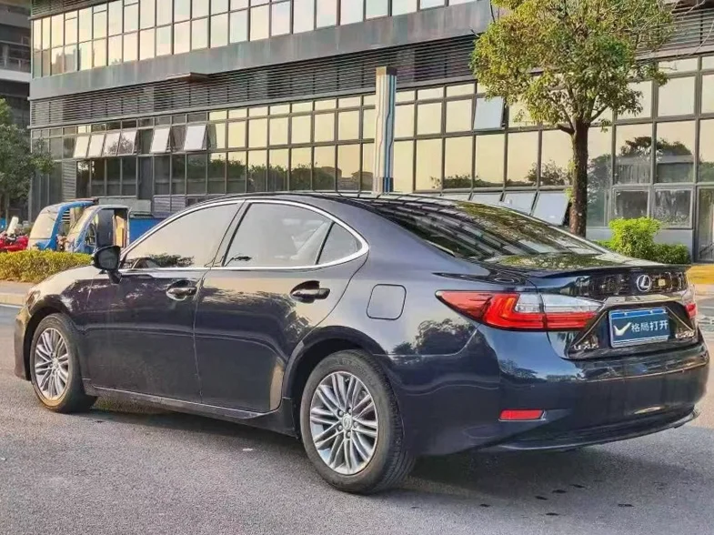 雷克萨斯ES 后面外观三