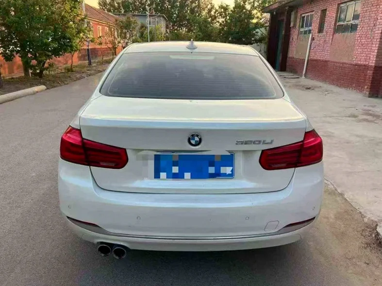 宝马3系 后面外观一