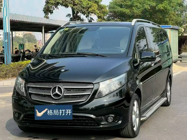奔驰威霆 正面外观三