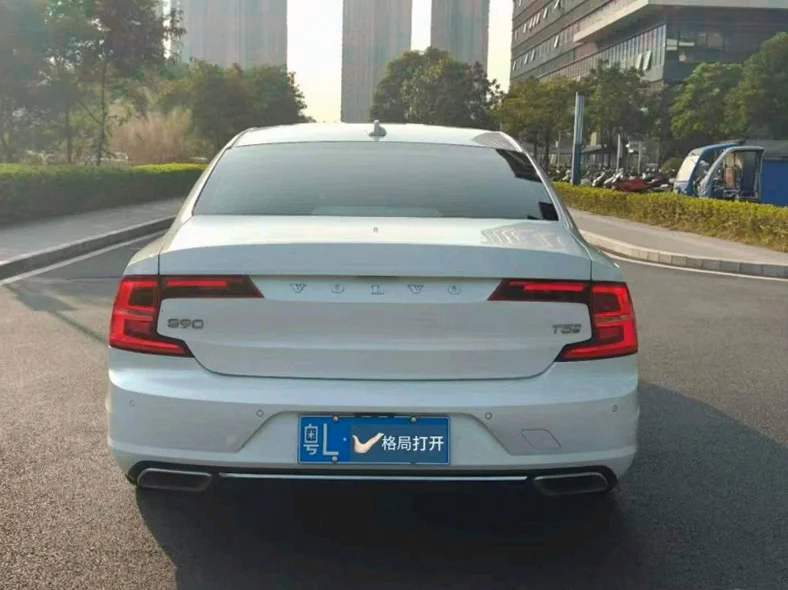 沃尔沃S90 正面外观三