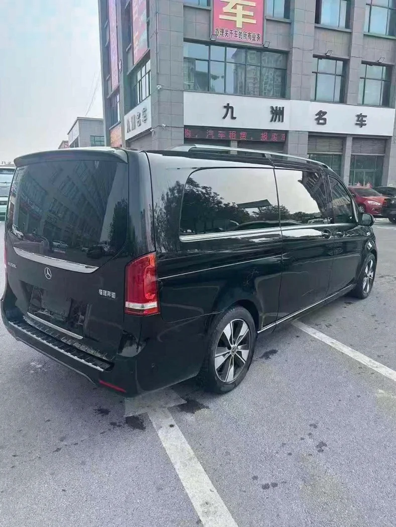 奔驰V 内饰后排