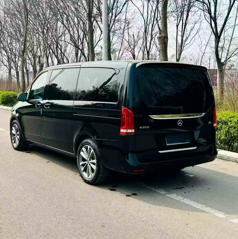 奔驰V 驾驶室