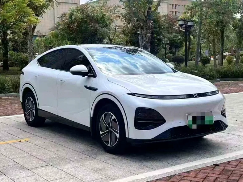 小鹏汽车G6 正面外观三