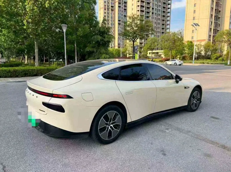 小鹏汽车p7 后面外观一