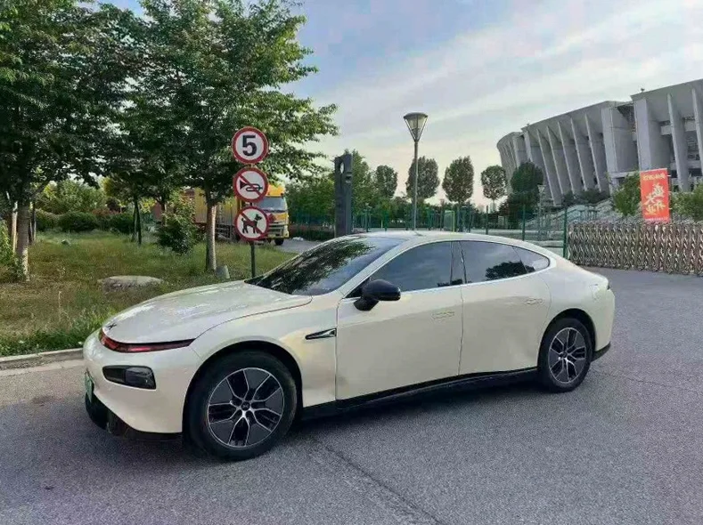 小鹏汽车p7 正面外观三