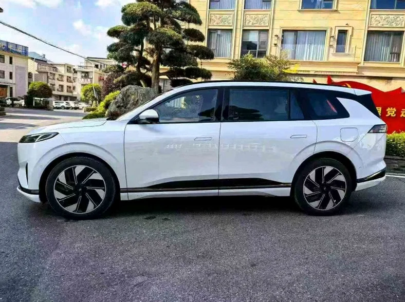 东风奕派 后面外观一