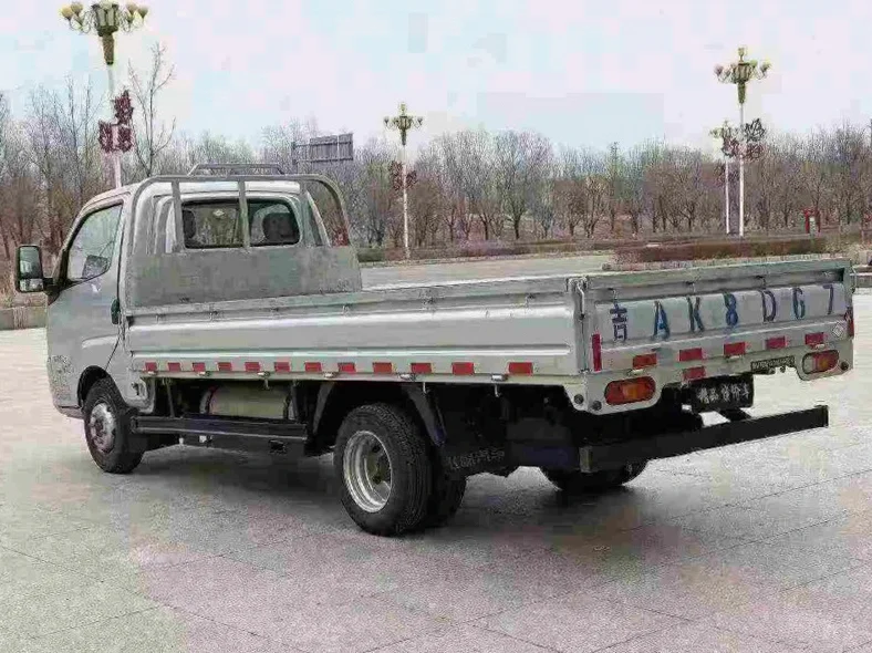 飞碟箱货货车 后面外观三