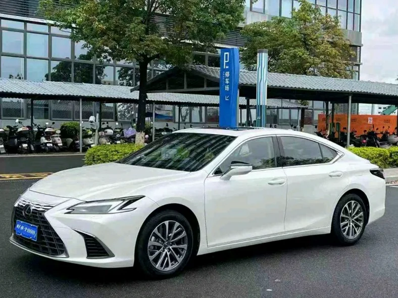 雷克萨斯ES 正面外观三