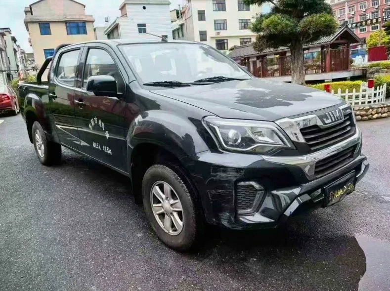 五十铃瑞迈 正面外观三