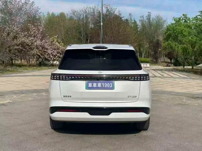 东风奕派 驾驶室