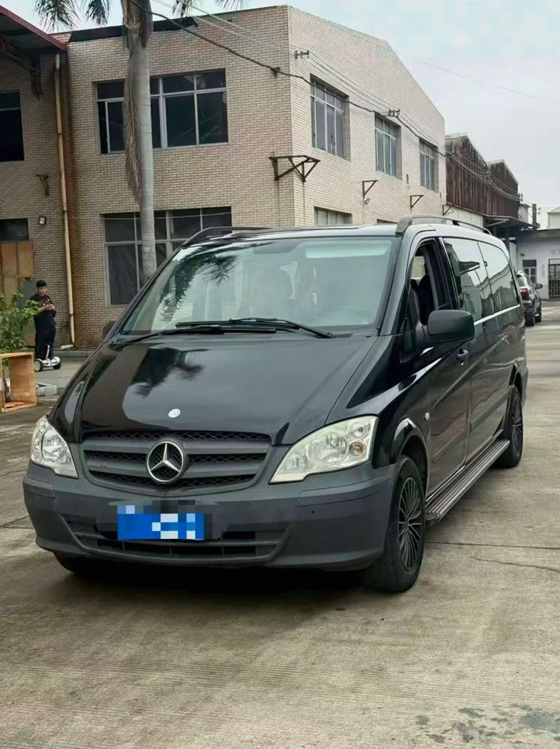 奔驰威霆 正面外观三