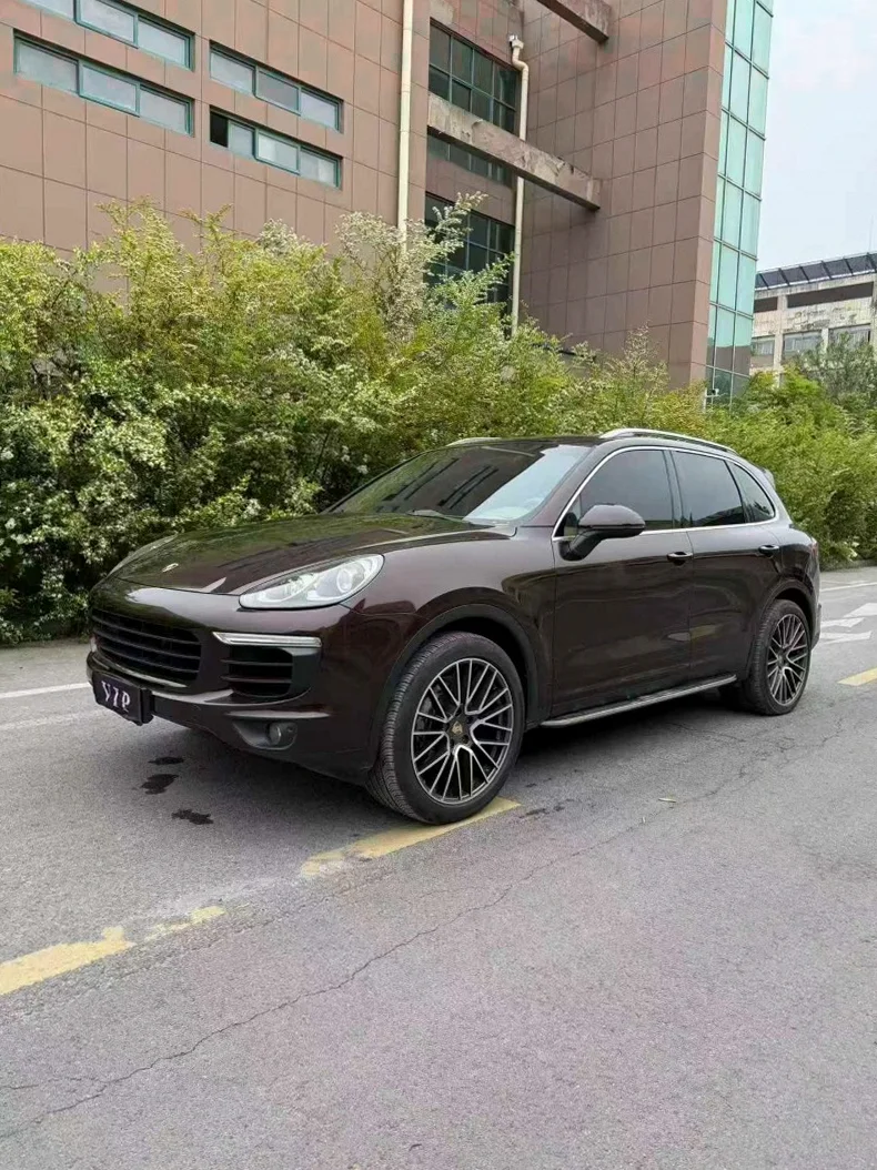 保时捷卡宴 正面外观二