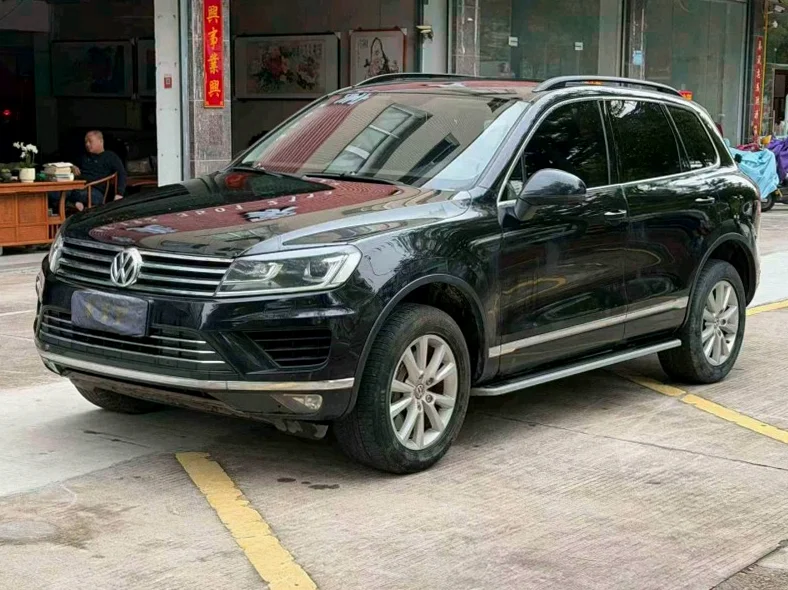 大众途锐 正面外观二