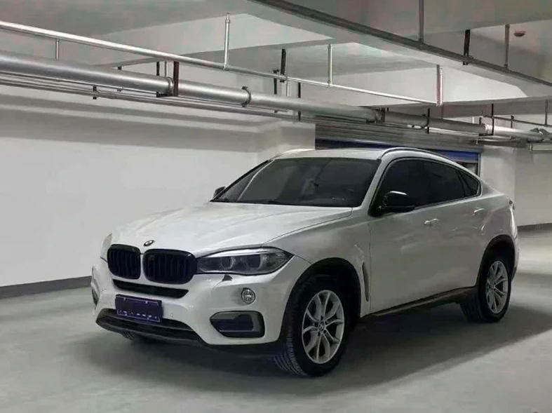 宝马X6 正面外观三