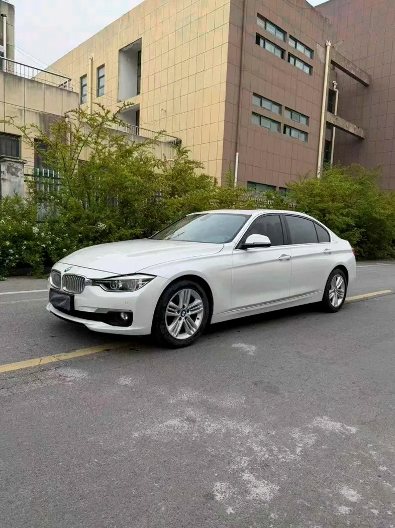 宝马3系 正面外观二