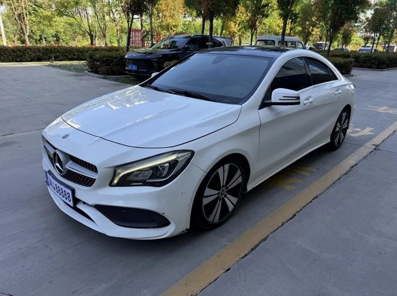 奔驰CLA 正面外观三