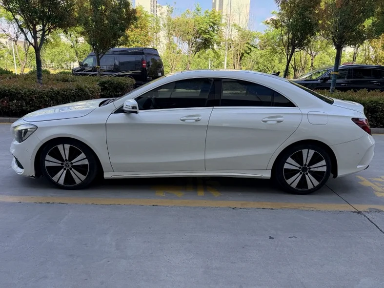 奔驰CLA 后面外观二