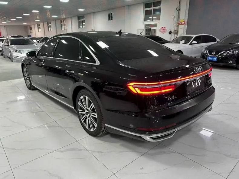 奥迪A8L 正面外观三