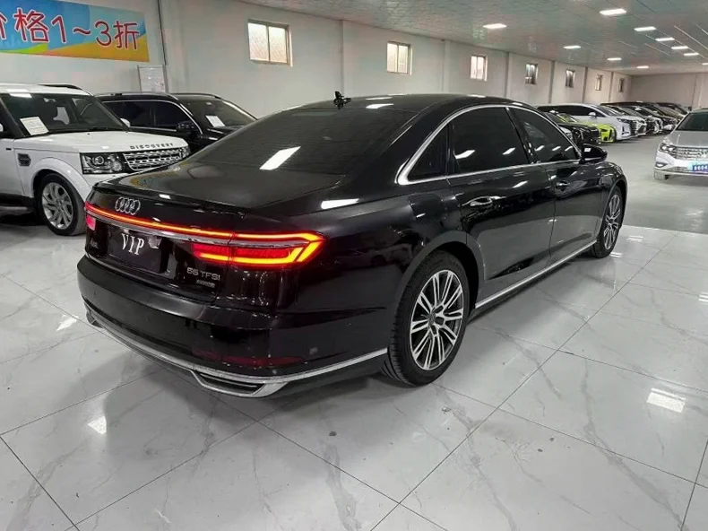 奥迪A8L 后面外观三