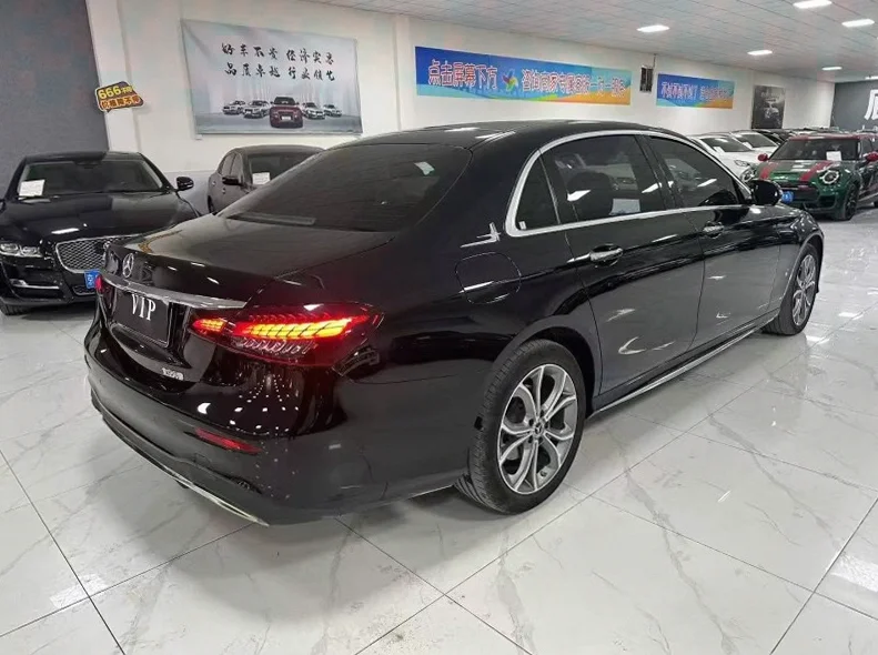 奔驰E 后面外观三